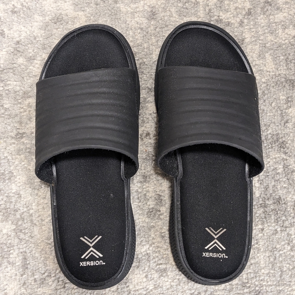 Xersion Men's Size 9-10 Black Slides